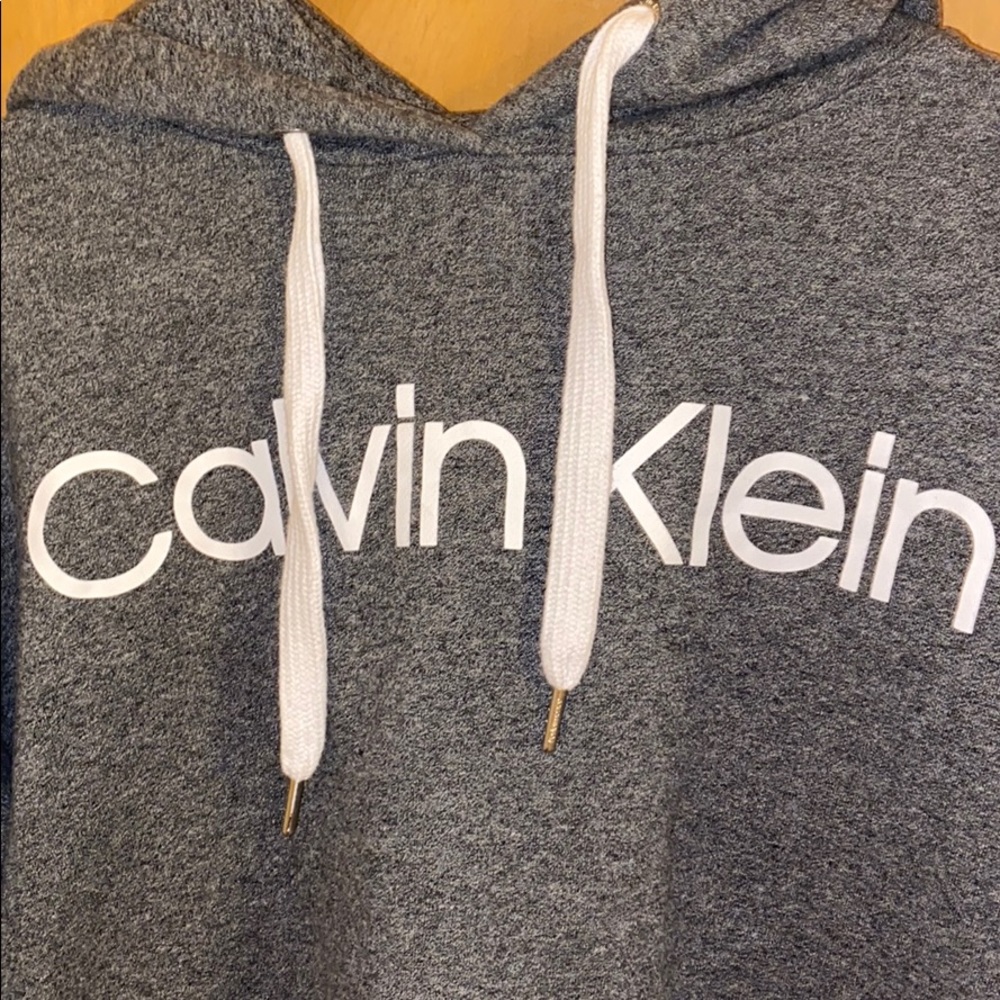 CALVIN KLEIN Women's cropped pull over sweatshirt